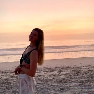 Meet your Posher, Julia